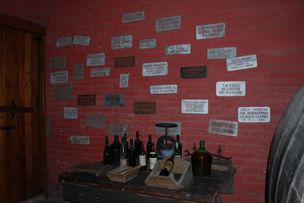 Antigos utensílios para fabricação de vinho na Cousino Macul