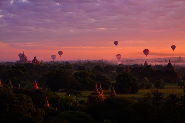 Balloons over Bagan by Peter Halling Hilborg
