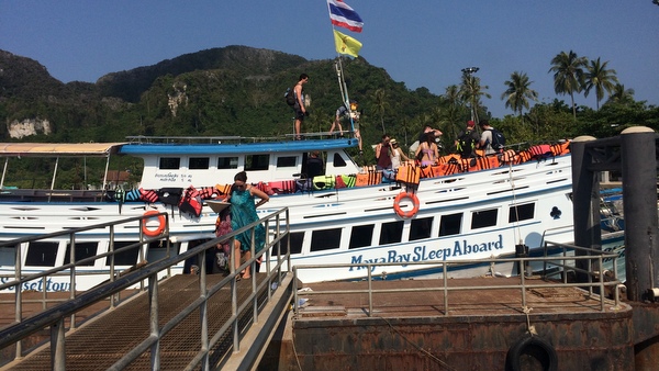 Passeio de Barco na Tailândia