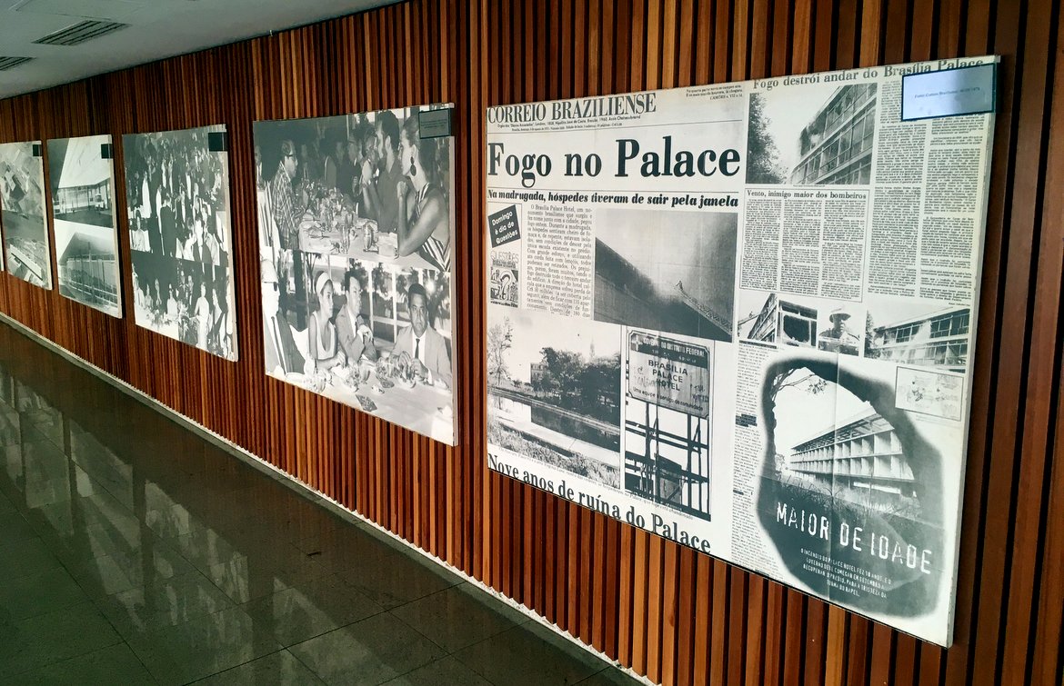 Brasilia Palace | Paineis que contam a história do hotel e a da capital