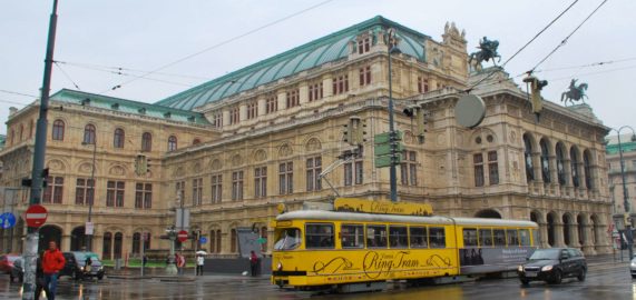 DIA 1 EM VIENA: Casa de Mozart, Comer barato, Biblioteca e Ópera