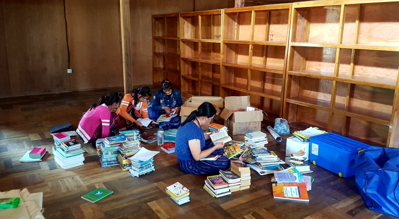 Biblioteca construída no myanmar