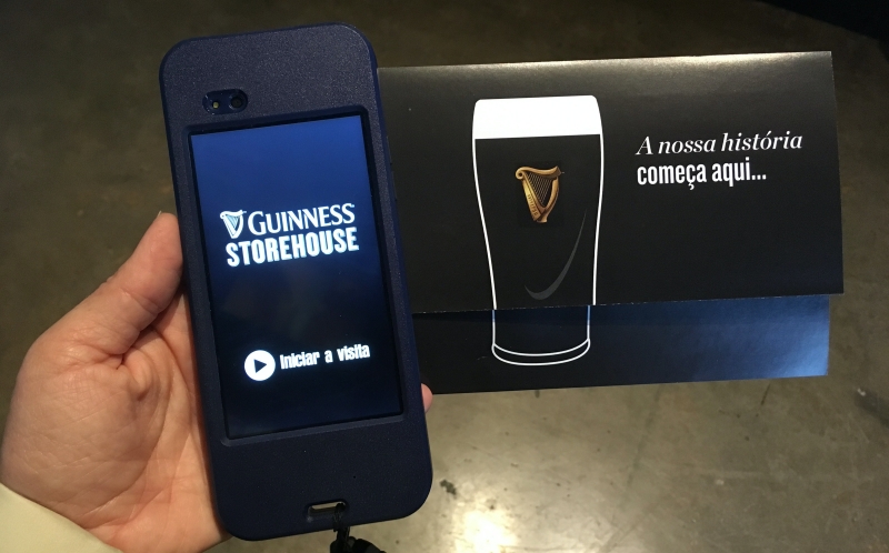 audioguia e panfleto da Guinness em Português 