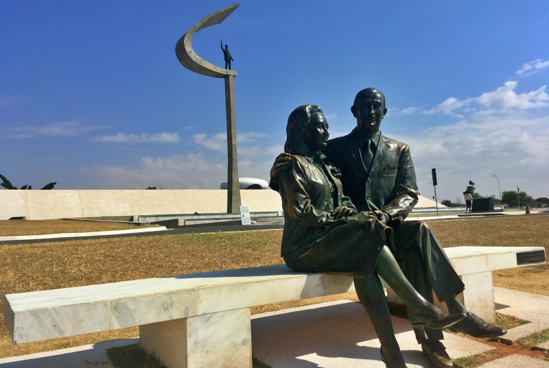 Estátua de Juscelino e Sarah Kubitschek