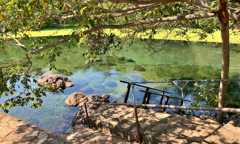 Lagoa de águas termais em Goiás